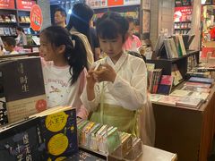 -钟书阁(松江泰晤士小镇店)