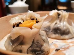 咸蛋黄乌米烧麦-佬泰丰斋· 乌镇茶食餐厅