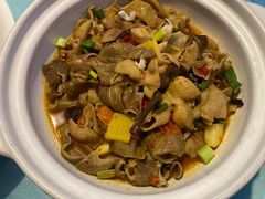 干锅肥肠。-伙工殿餐厅(吉大店)