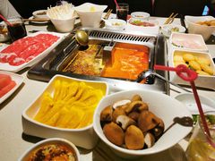 牛油麻辣锅底-海底捞火锅鲜切牛肉主题店(长寿路店)