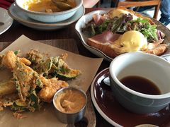 -ROAST coffee & eatery