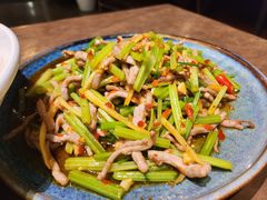 火爆仔姜红椒牛肉丝-不相离盐帮菜(郎园店)
