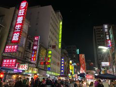 -六合夜市