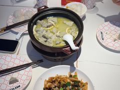 -阿瓦山寨·湘菜现炒·剁椒鱼头王(咸阳总店)