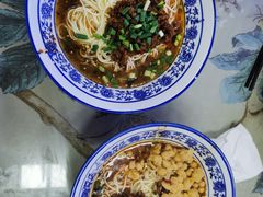 -渝之汇牛肉豌杂面