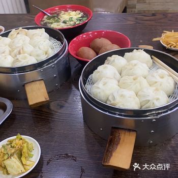 坐落在丰台区北宫镇杜家坎9号院门口，社区大食堂供应早