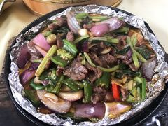 铁板啫牛肉-悦品清远人家私房菜