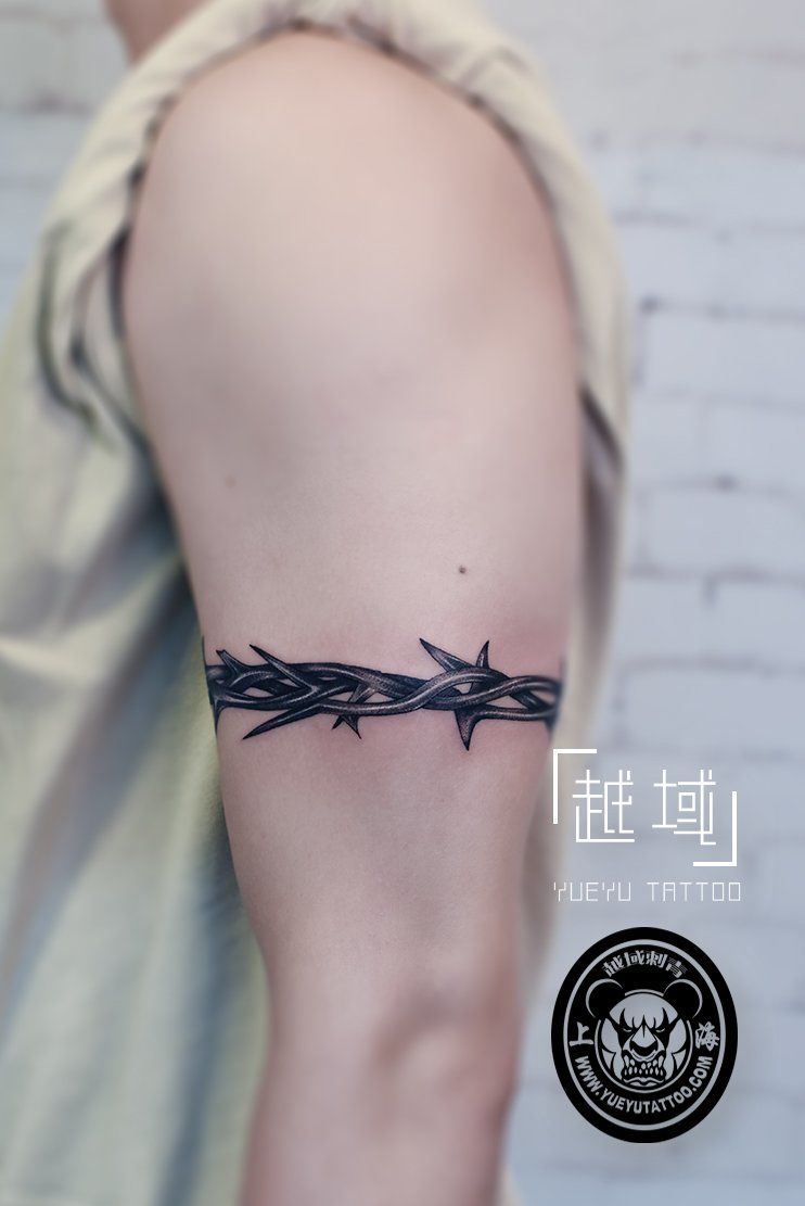 手臂臂环荆棘纹身图案