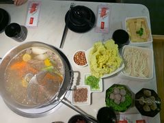 -左庭右院鲜牛肉火锅(浦江欢乐颂店)