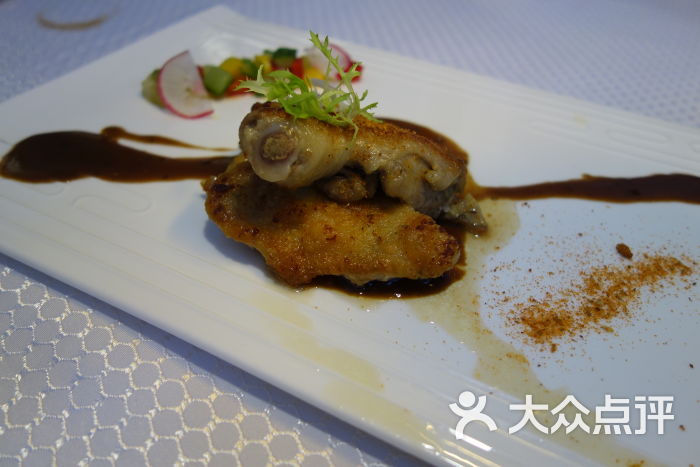 芥末籽卡真鸡肉