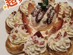 等叫草莓奶油芝士冰淇淋松饼-娜娜家·Nana's restaurant(国金汇店)