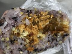 早点的蒸饭包油条-芳婆糕团店(王府大街店)
