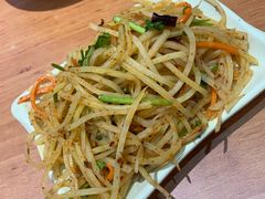 酸辣土豆丝-百年龙袍蟹黄汤包(融创茂店)