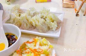 Flower-shaped Steamed Dumplings