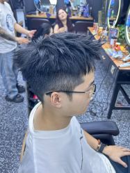 -藤野造型专业烫染接发