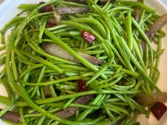 芦蒿炒腊肉-旅宁大酒店