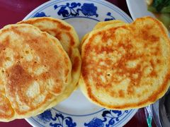 发面贴饼子-北京龙庆四季香农家饭庄·灶台鱼·碳烤虹鳟鱼(龙庆峡店)