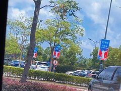 -奕欧来上海购物村停车场