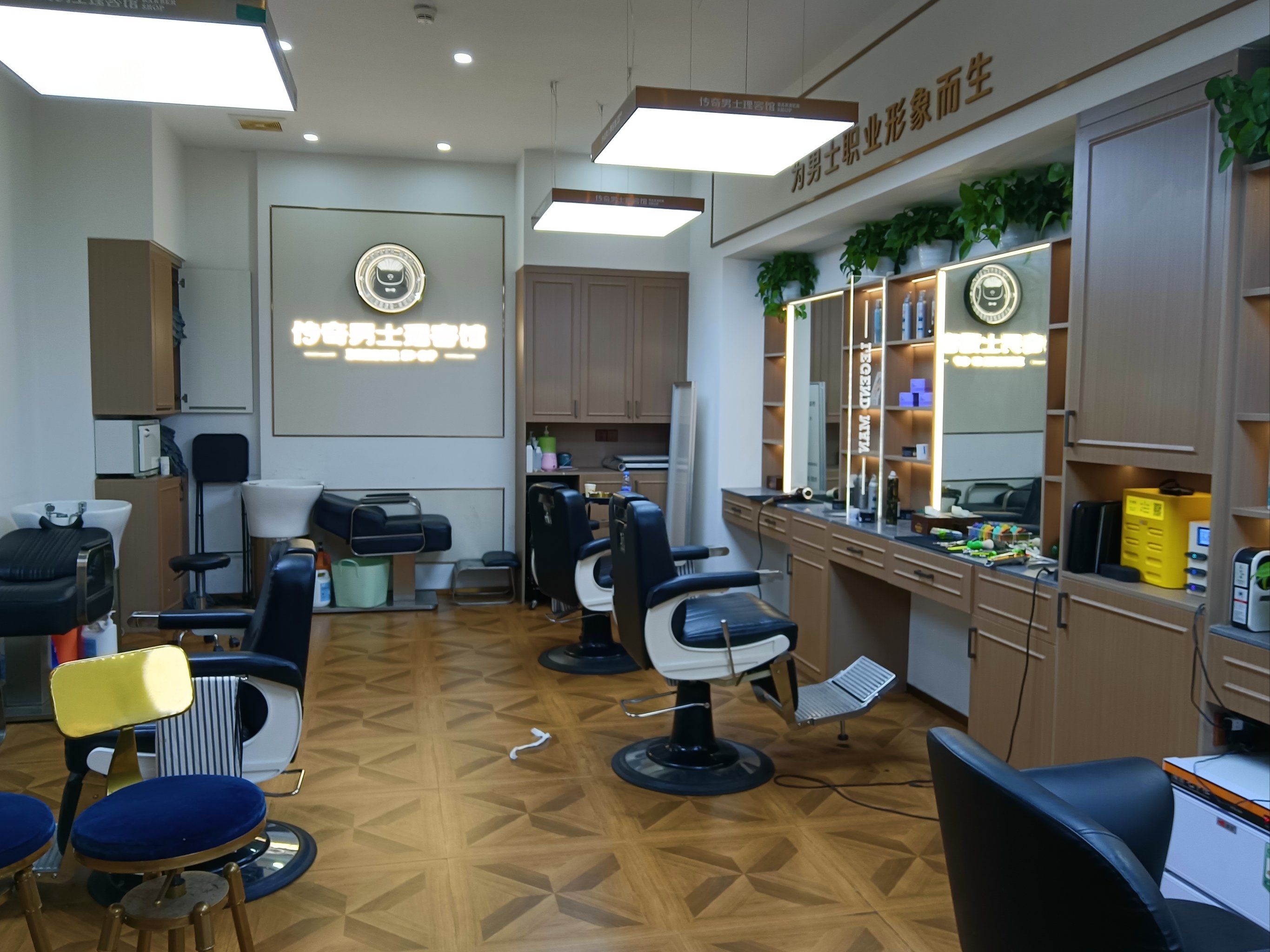 传奇男士理容馆洗剪吹体验