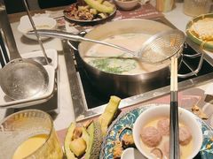 -尚尚仙·酸汤猪手·猪肚鸡火锅(华联万柳购物中心店)