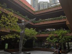 -瑞虹新天地月亮湾