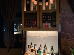 -FOUR PLAY BAR