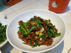 -阿瓦山寨·湘菜现炒·剁椒鱼头王(咸阳总店)