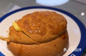 Golden Crispy Pineapple Bun with Butter