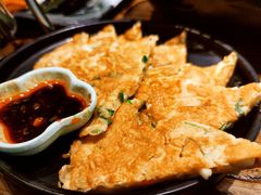 海鲜葱饼-明洞阿姨·韩式酱蟹烤肉·创意料理(三元桥店)