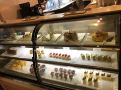 面包甜点陈列柜-喜来登酒店-盛宴标帜餐厅