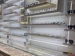 -美式眼镜·授权蔡司.依视路.尼康.豪雅.明月(南翔印象城店)
