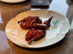 脆皮妙龄乳鸽-新荣记(BFC外滩金融中心店)