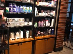 零售区-星巴克(上海虹桥新天地二店)