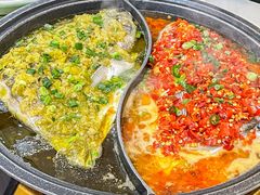 -阿瓦山寨·湘菜现炒·剁椒鱼头王(咸阳总店)