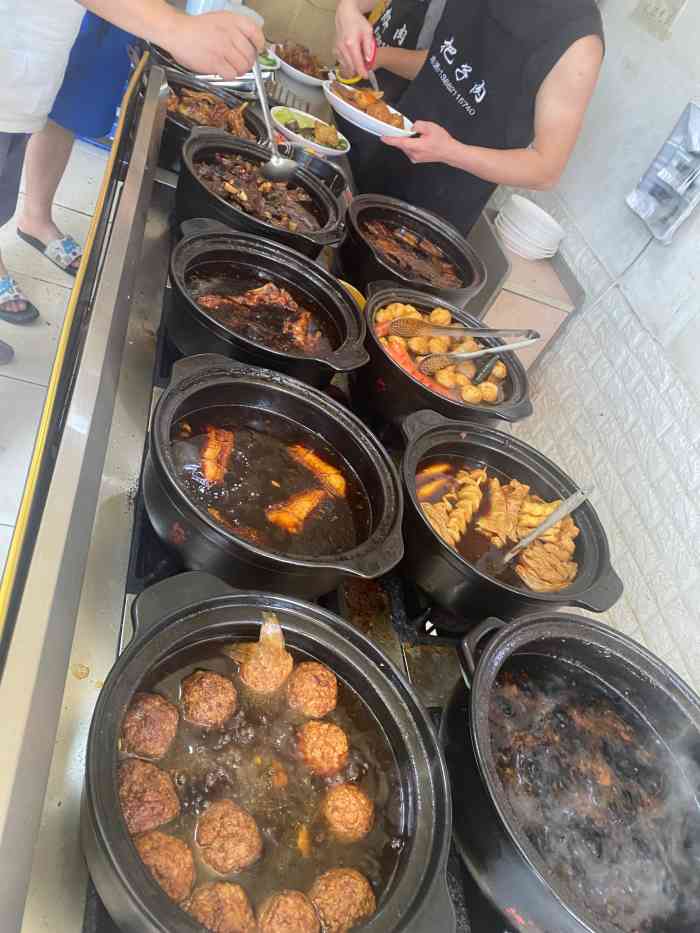 山掌门把子肉快餐店-"在附近搜到这个把子肉,看到拍的照片很有食.