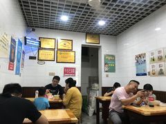 大堂-覃肥叔桂林米粉(粮道街店)
