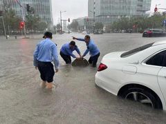 -上海游泳馆(地铁站)