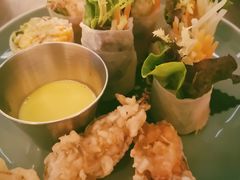 酥炸老虎虾香芒米纸卷配榴莲汁-CHINCHIN 青青·泰国料理(万象食家店)