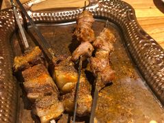红柳羊肉串-阿里家·新疆烤肉酒場 by MIG