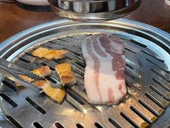 厚切五花肉-·缸桶屋·韩式牛肋条自助烤肉(西湖D11店)