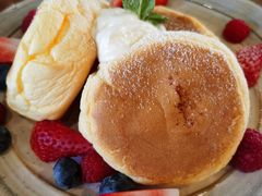 莓果奶油芝士舒芙蕾松饼-UPPER KITCHEN(延安路店)