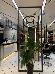 -HAIR CORNER