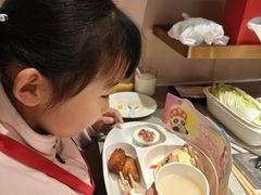 -海底捞火锅(新松江路生日主题店)