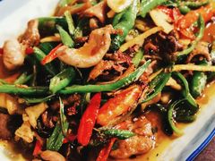 小青椒炒鸡杂-百年粉蒸牛肉