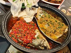 -阿瓦山寨·湘菜现炒·剁椒鱼头王(咸阳总店)