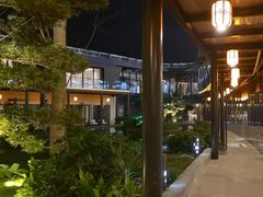 -茅草房·河畔园林火锅