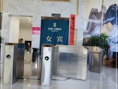 -大理小河淌水温泉艺术小镇月亮湾温泉