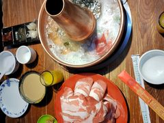 -洞庭洲·防空洞火锅·烧烤·铜锅涮肉(新百广场店)