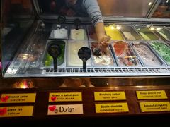 -莓园冰淇淋店