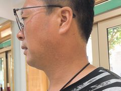 -豪门视光·星趣控·蔡司依视路眼镜代理商(中央大街店)